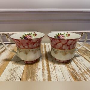 Imperial Japan, Porcelain cup, magenta 22 karat gold rim